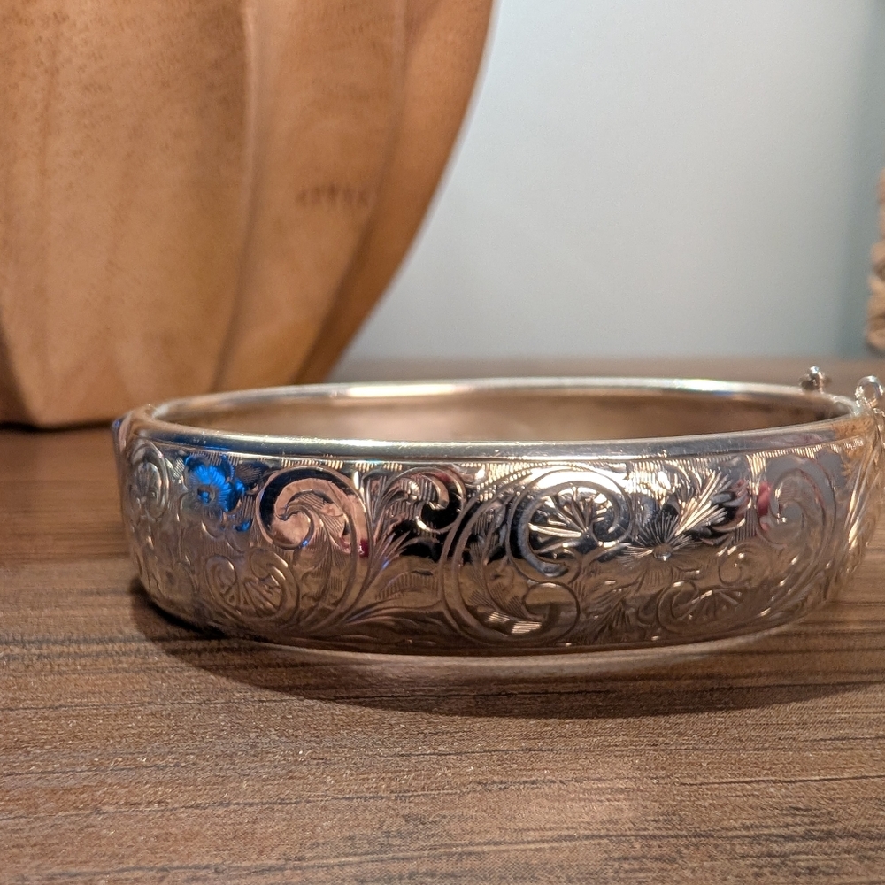 Vintage 1955, Chester JS Sterling Silver Hinged Cuff Bangle